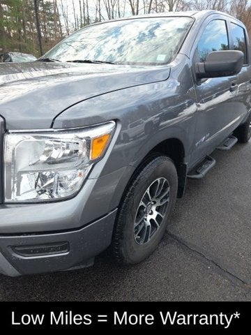 2023 Nissan Titan SV