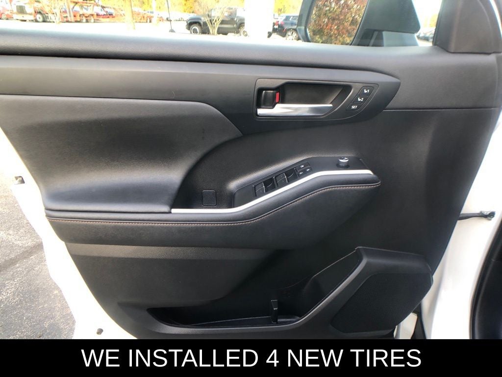 2023 Toyota Highlander Hybrid Bronze Edition