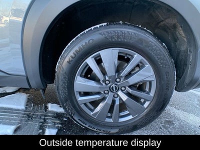 2024 Nissan Pathfinder SV