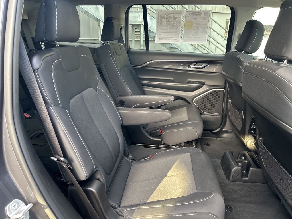 2022 Jeep Grand Cherokee L Laredo