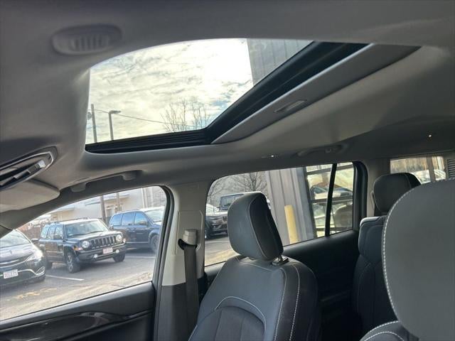 2022 Jeep Grand Cherokee L Laredo