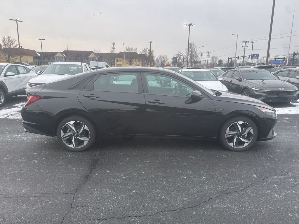 2023 Hyundai ELANTRA SEL