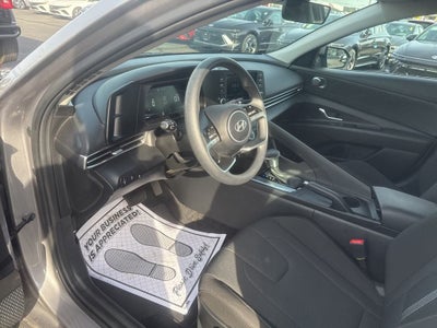 2025 Hyundai ELANTRA SE