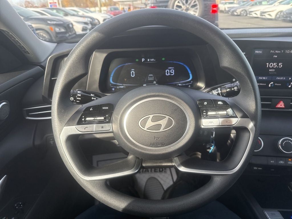 2025 Hyundai ELANTRA SE