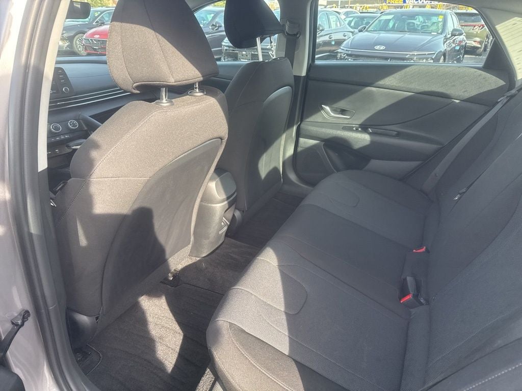 2025 Hyundai ELANTRA SE