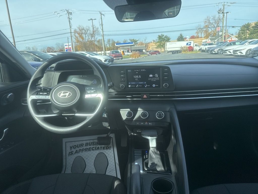 2025 Hyundai ELANTRA SE