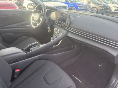 2025 Hyundai ELANTRA SE