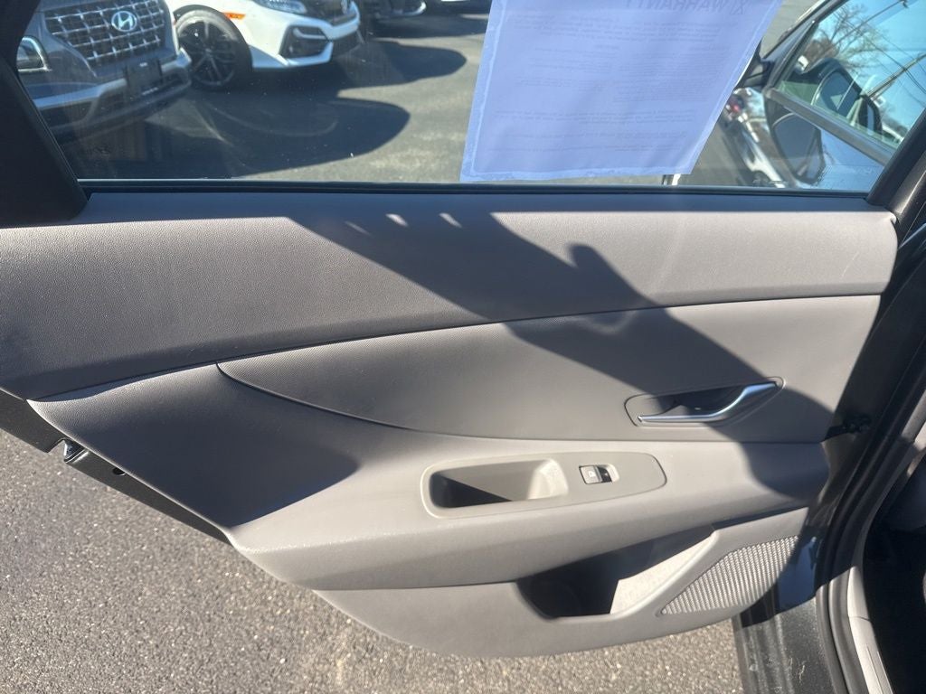 2024 Hyundai ELANTRA SE