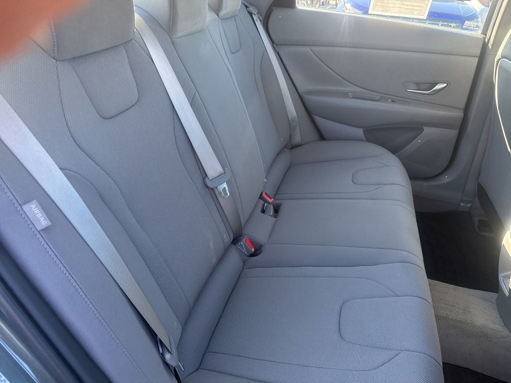 2024 Hyundai ELANTRA SE