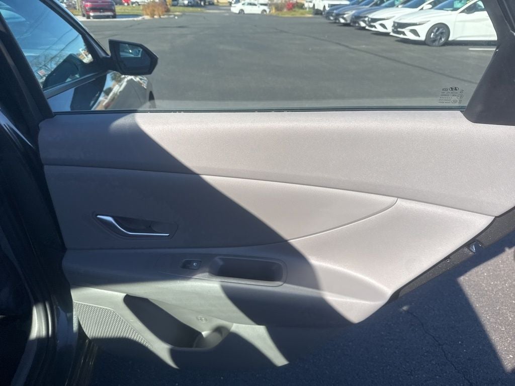 2024 Hyundai ELANTRA SE