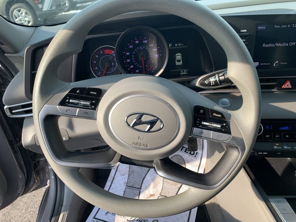 2023 Hyundai ELANTRA SEL
