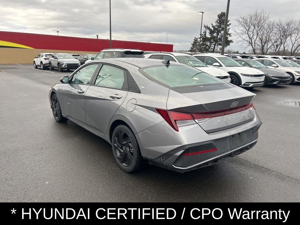 2025 Hyundai ELANTRA SE