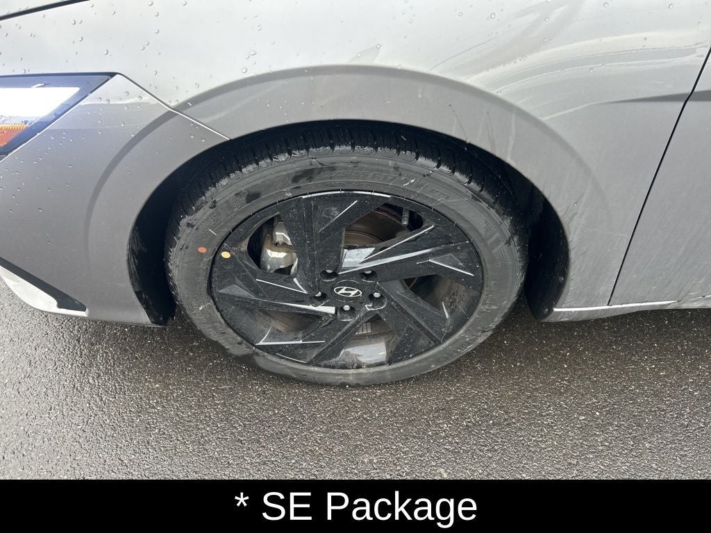 2025 Hyundai ELANTRA SE