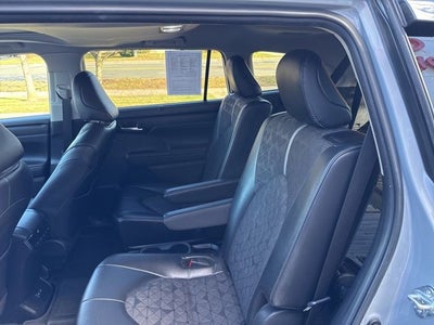 2024 Toyota Highlander Hybrid XLE